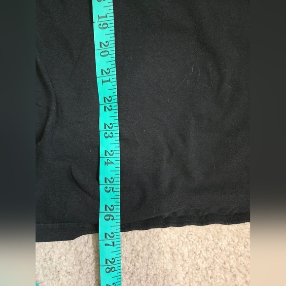 Poison Graphic Tee with Skull and Roses. Size XL - Picture 8 of 8